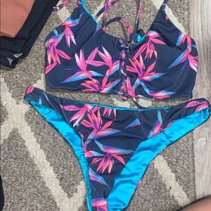 Mahkia Kinis Bikini! Reversible